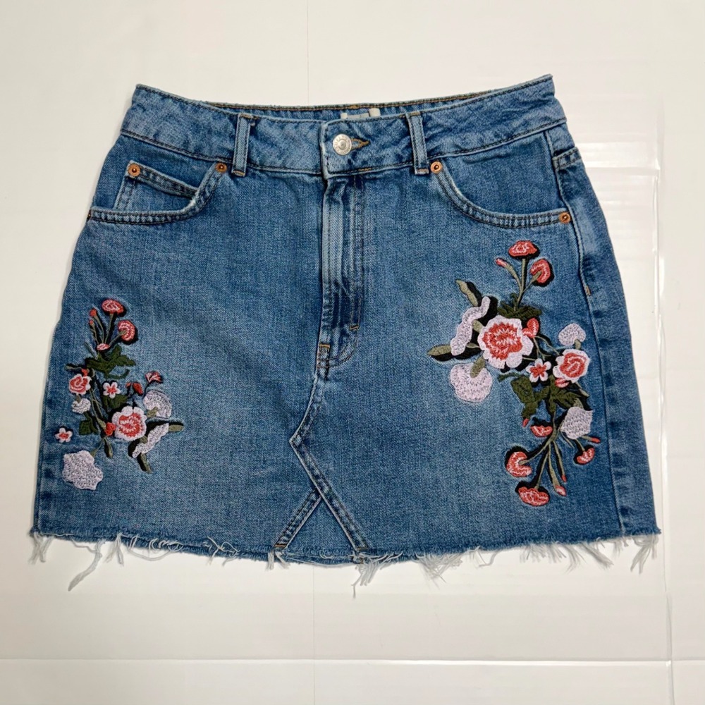 Topshop Moto Floral Embroidered Denim Mini Skirt Blue Raw Hem Womens US 6 UK 10